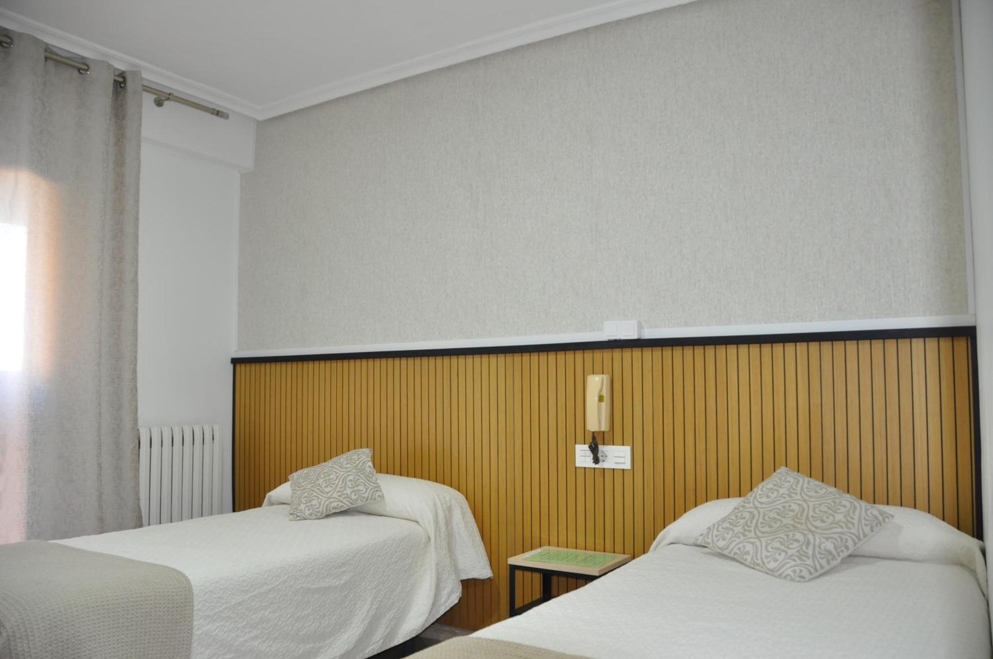 Hostal Ramon Y Cajal Valladolid Luaran gambar