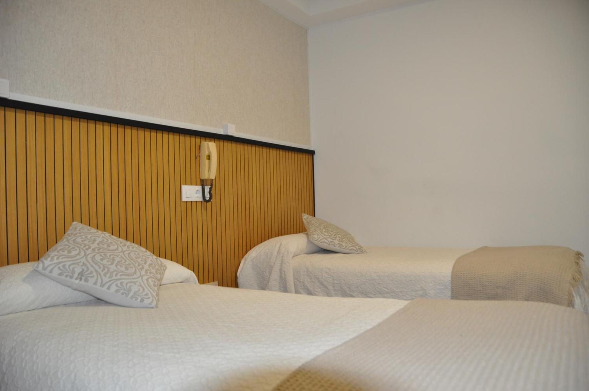 Hostal Ramon Y Cajal Valladolid Luaran gambar