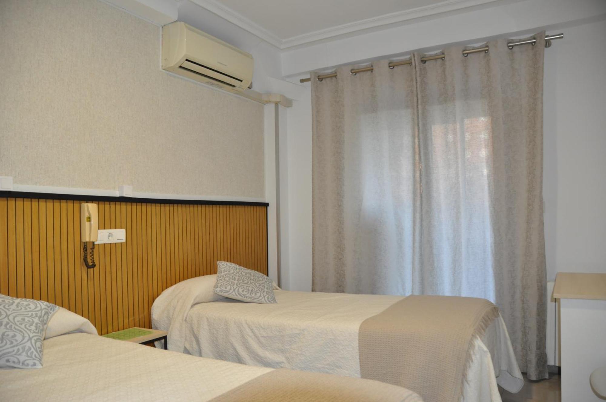 Hostal Ramon Y Cajal Valladolid Luaran gambar