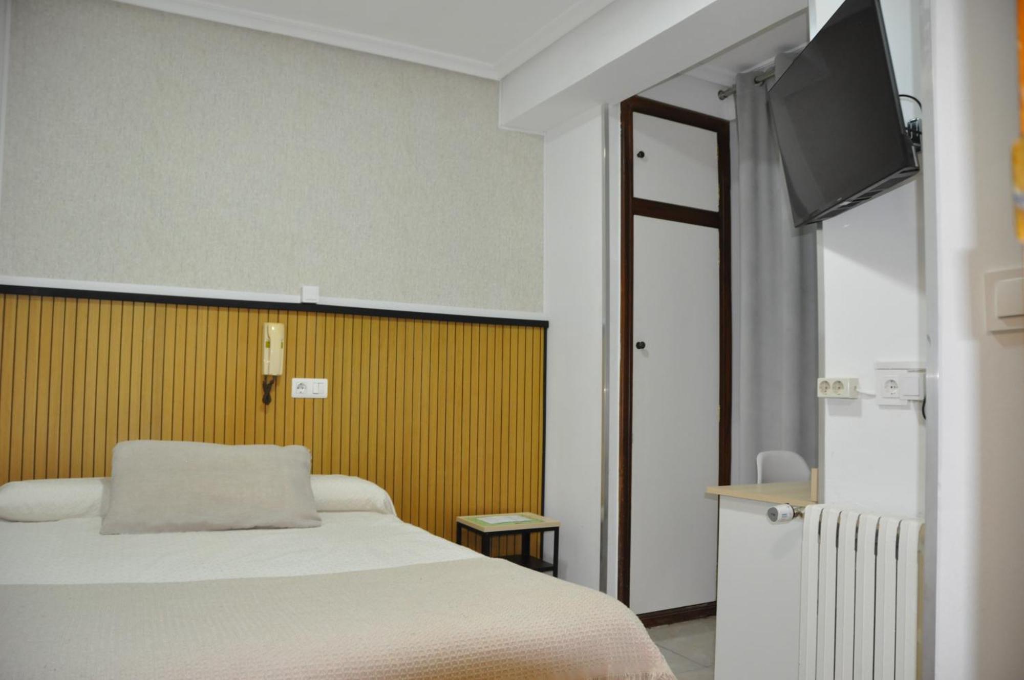 Hostal Ramon Y Cajal Valladolid Luaran gambar