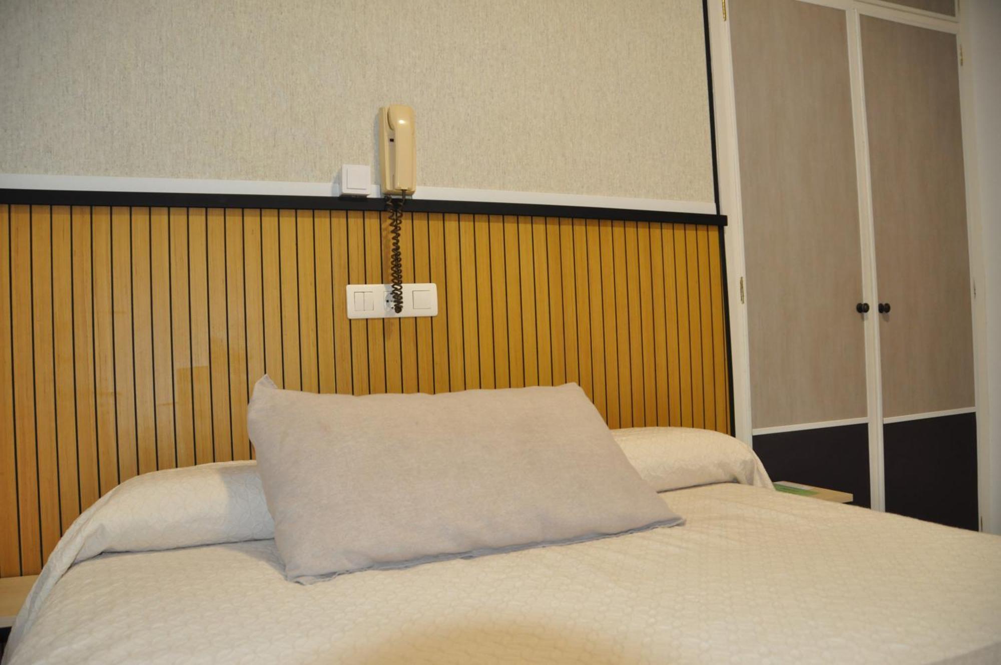 Hostal Ramon Y Cajal Valladolid Luaran gambar