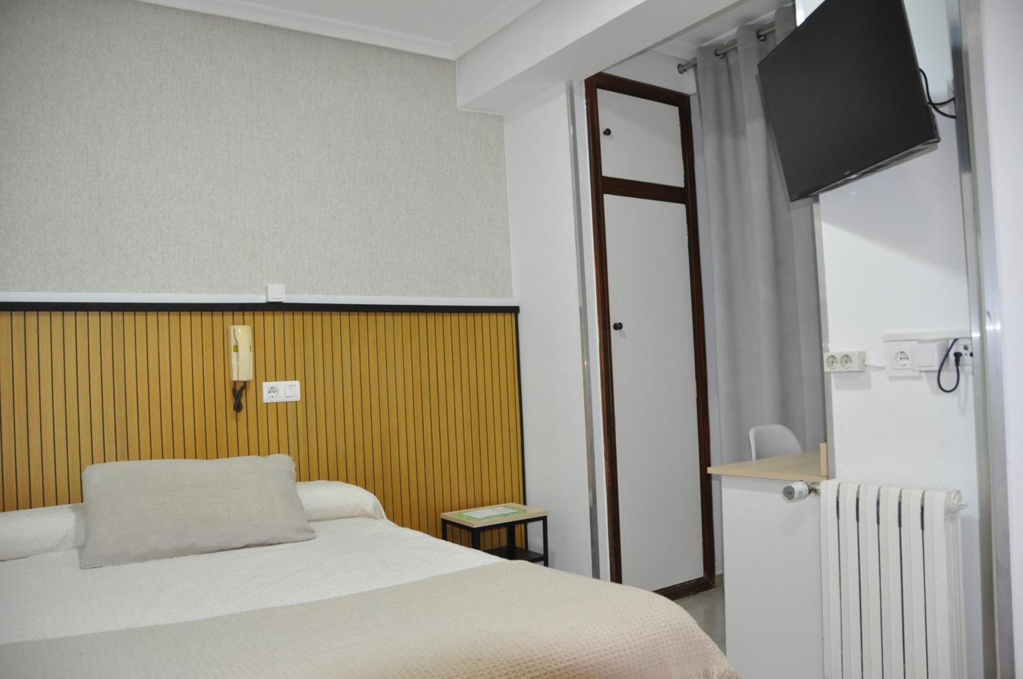 Hostal Ramon Y Cajal Valladolid Luaran gambar