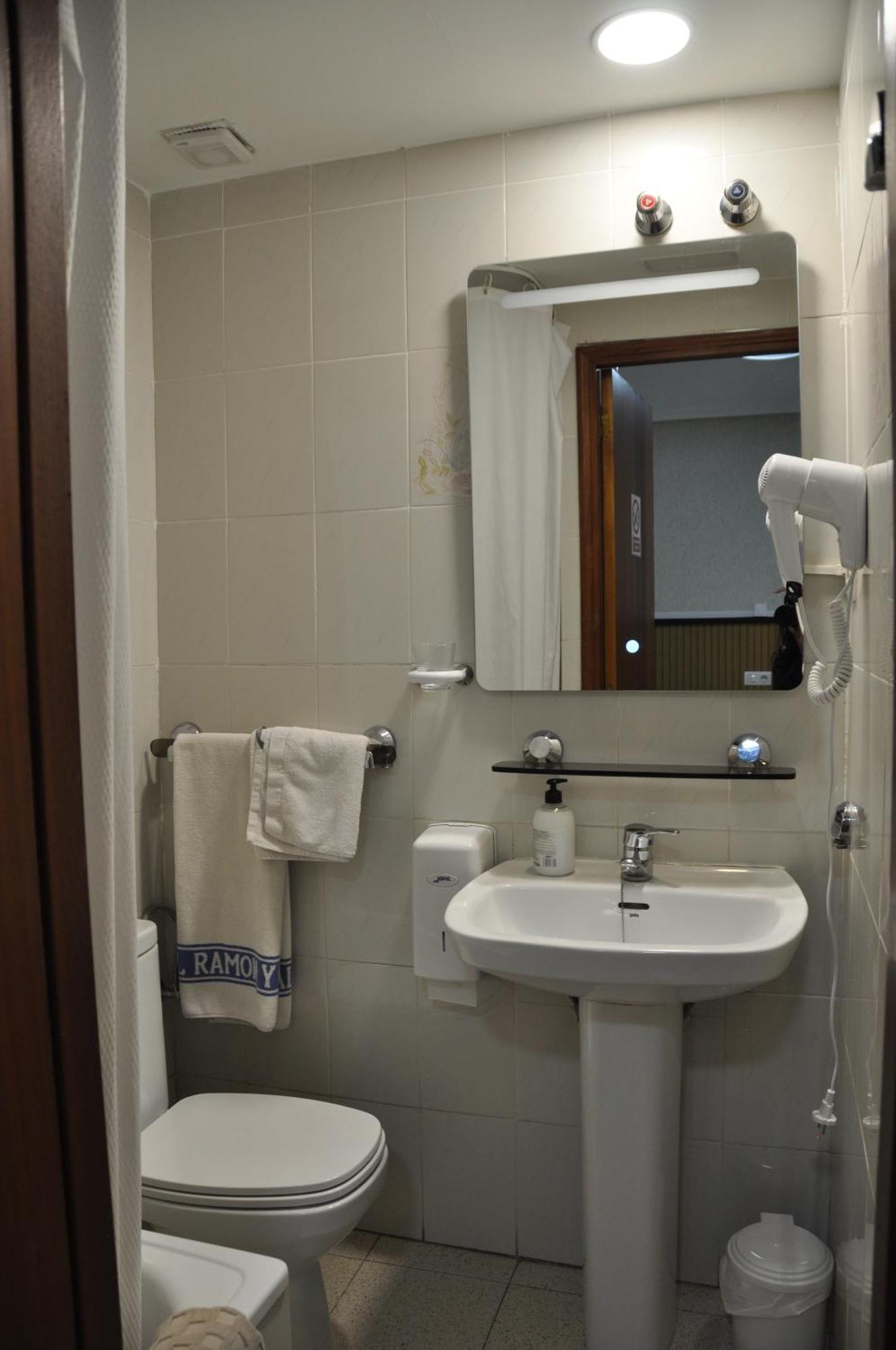 Hostal Ramon Y Cajal Valladolid Luaran gambar